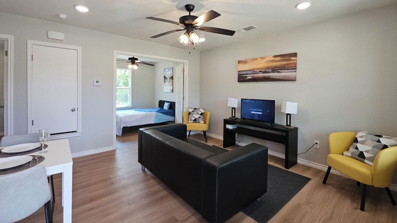Photo of Bedroom in Leon Junction