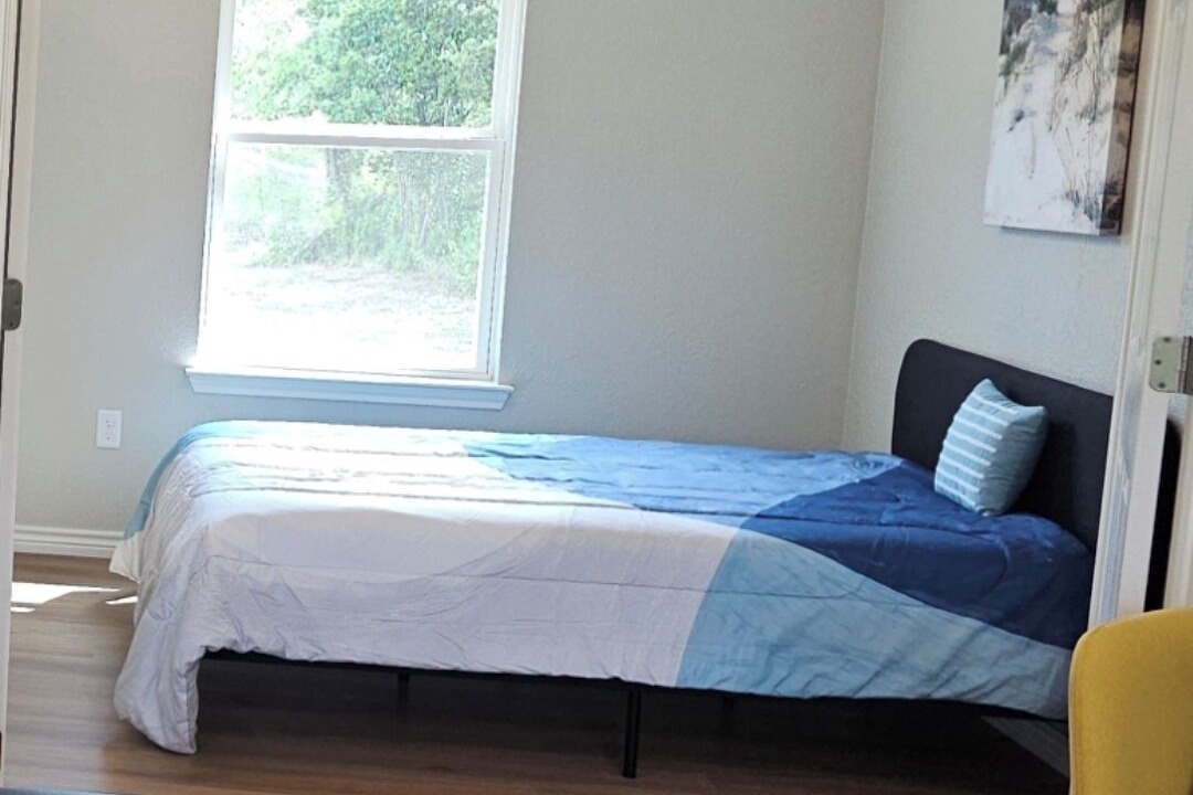 Photo of Bedroom in Leon Junction