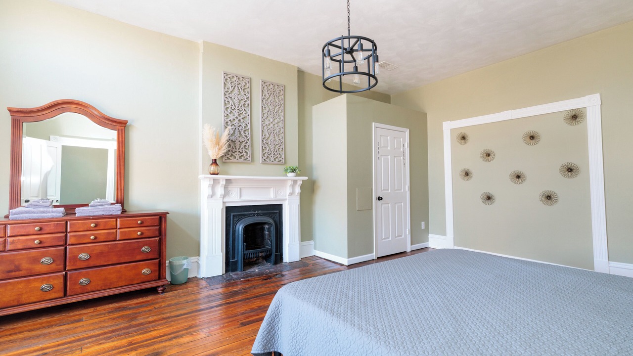 Photo of Bedroom in Salem