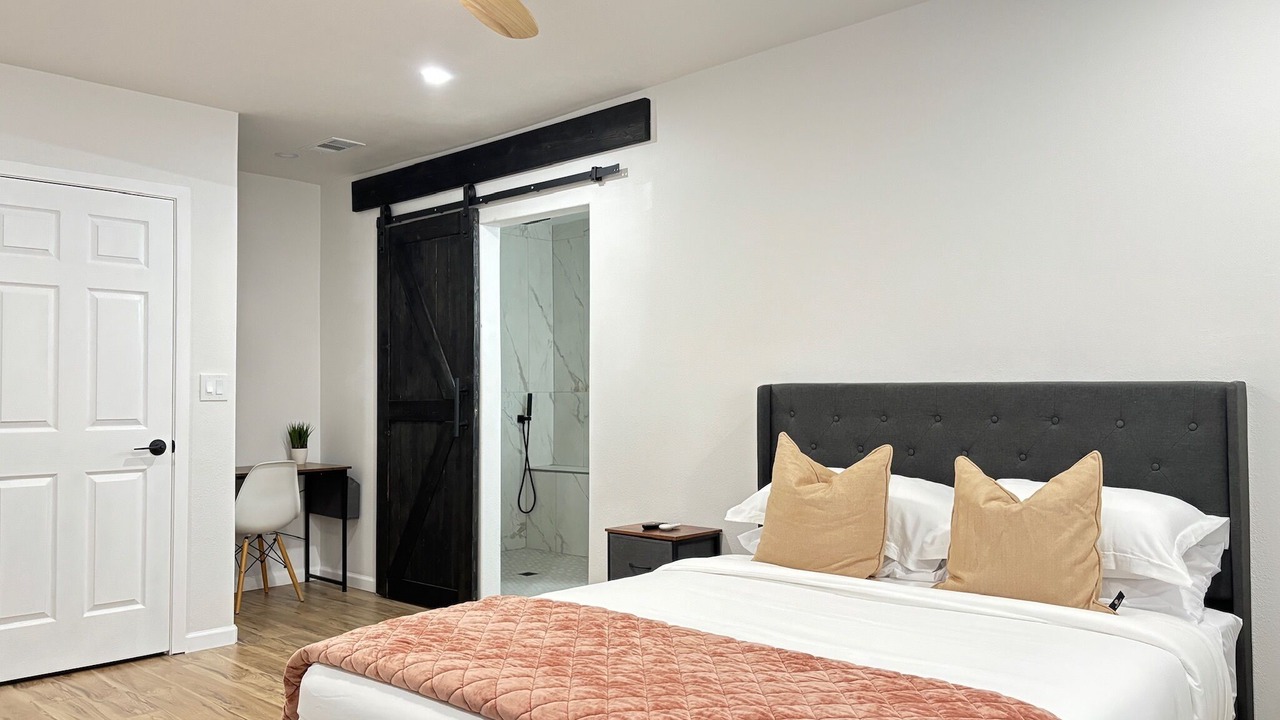 Photo of Bedroom in Garland