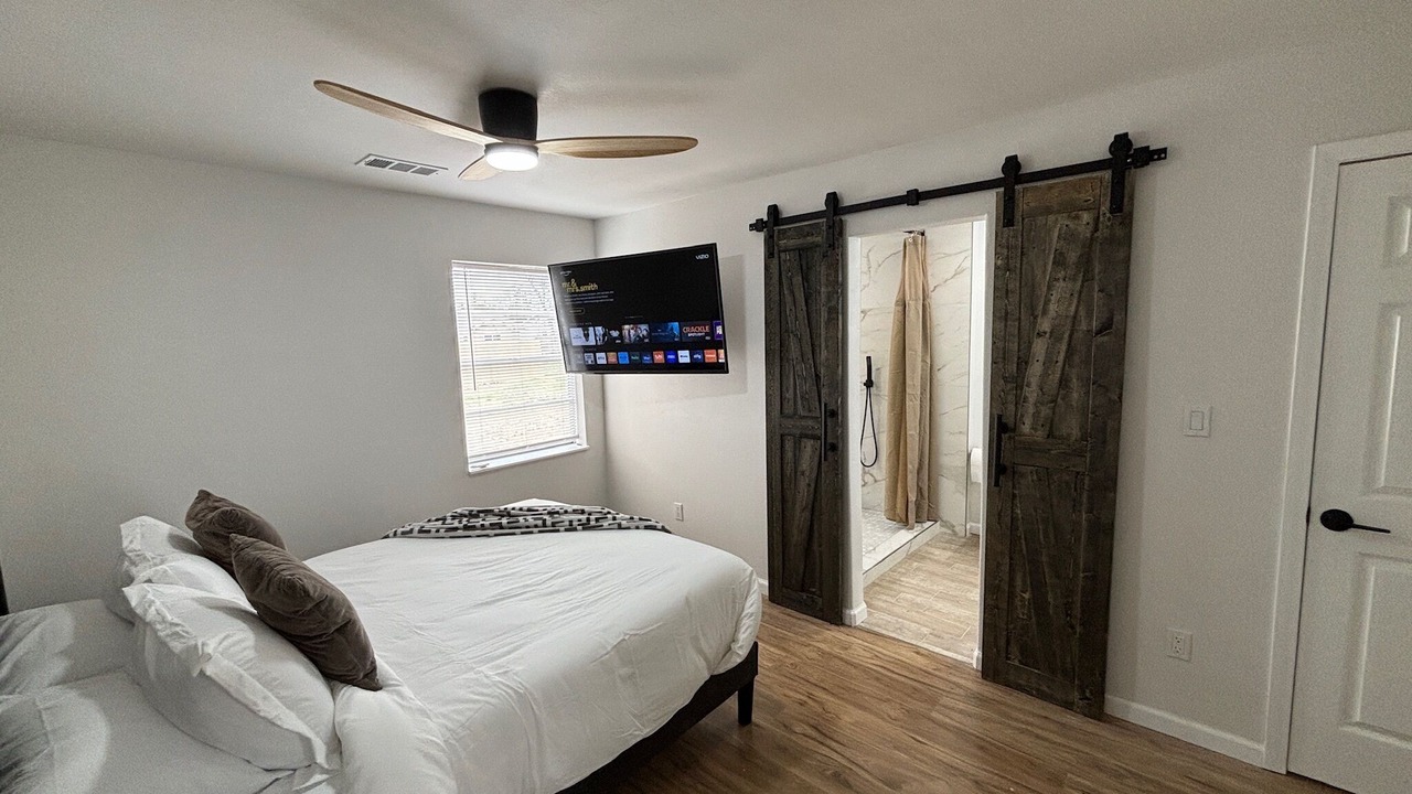 Photo of Bedroom in Garland