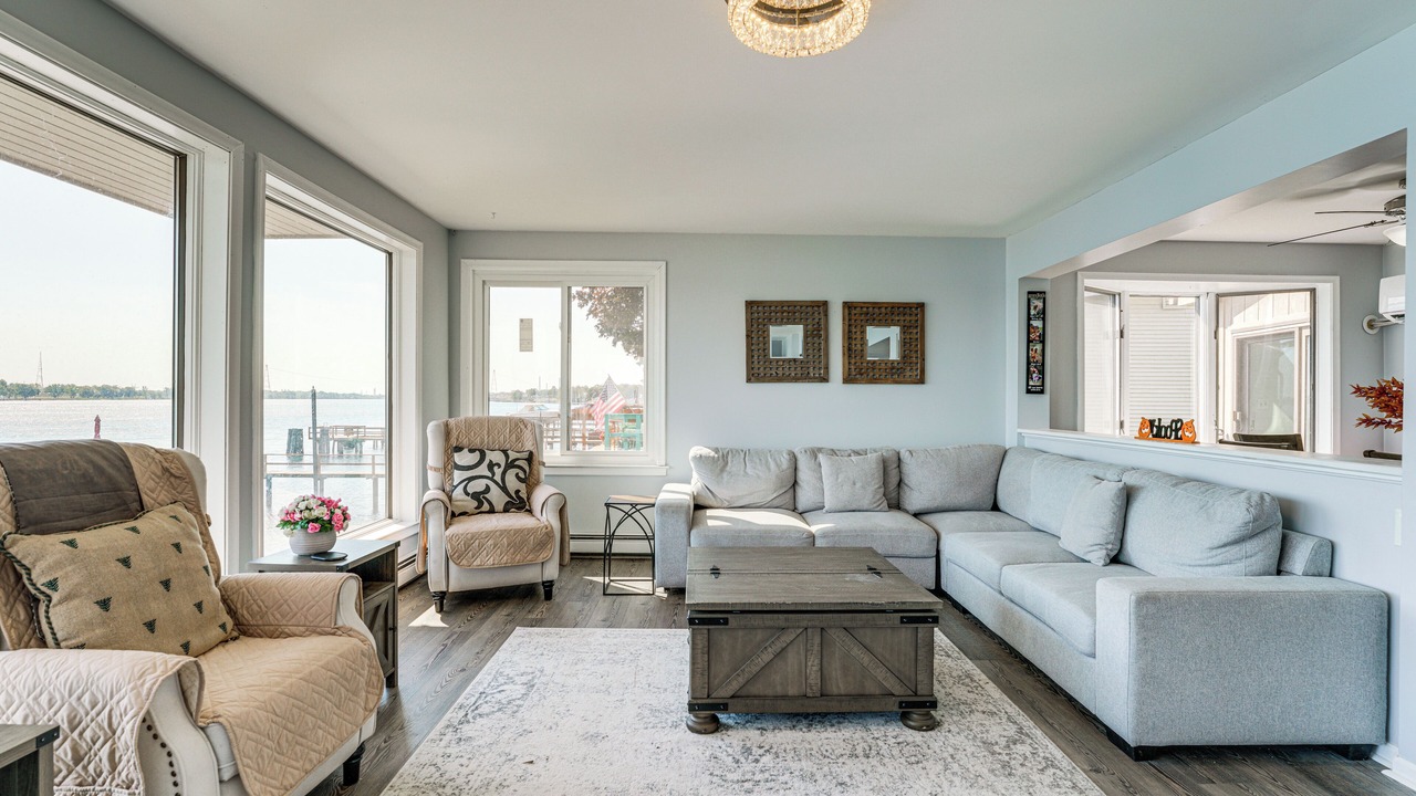 Photo of Livingroom in St. Clair