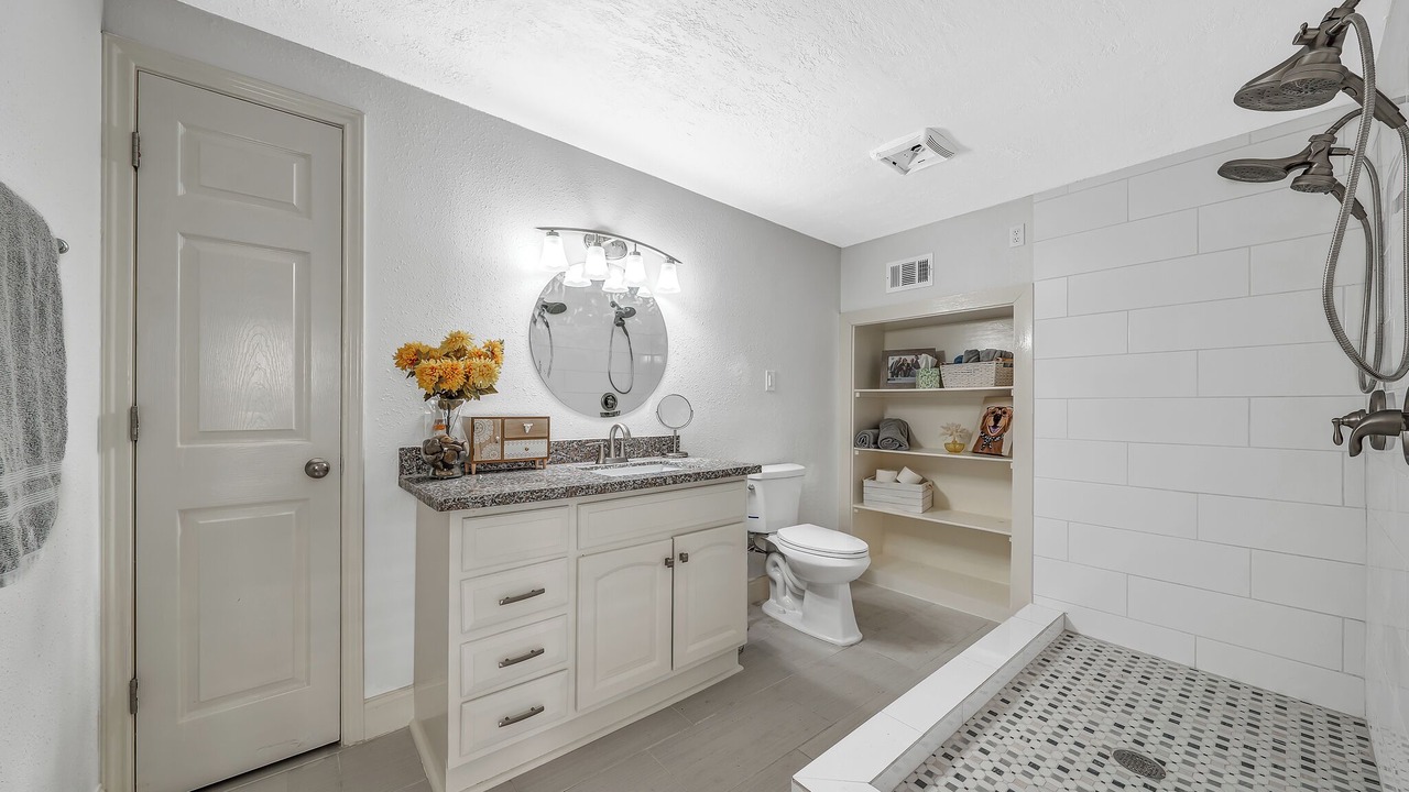Photo of Bathroom in Seven Coves
