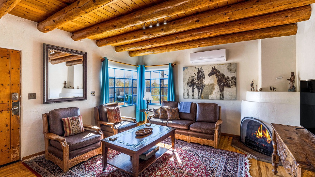 Photo of Livingroom in Historic Eastside