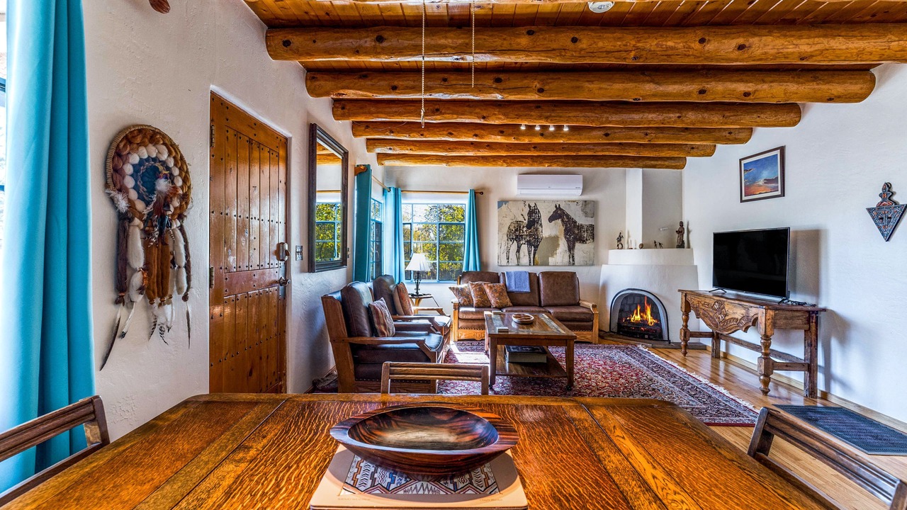 Photo of Livingroom in Historic Eastside