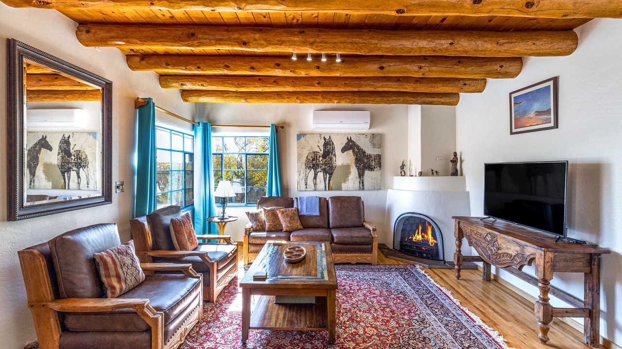 Photo of Livingroom in Historic Eastside