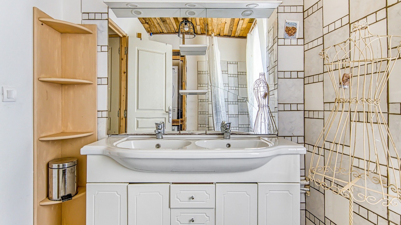 Photo of Bathroom in Saint-Germain-dEsteuil