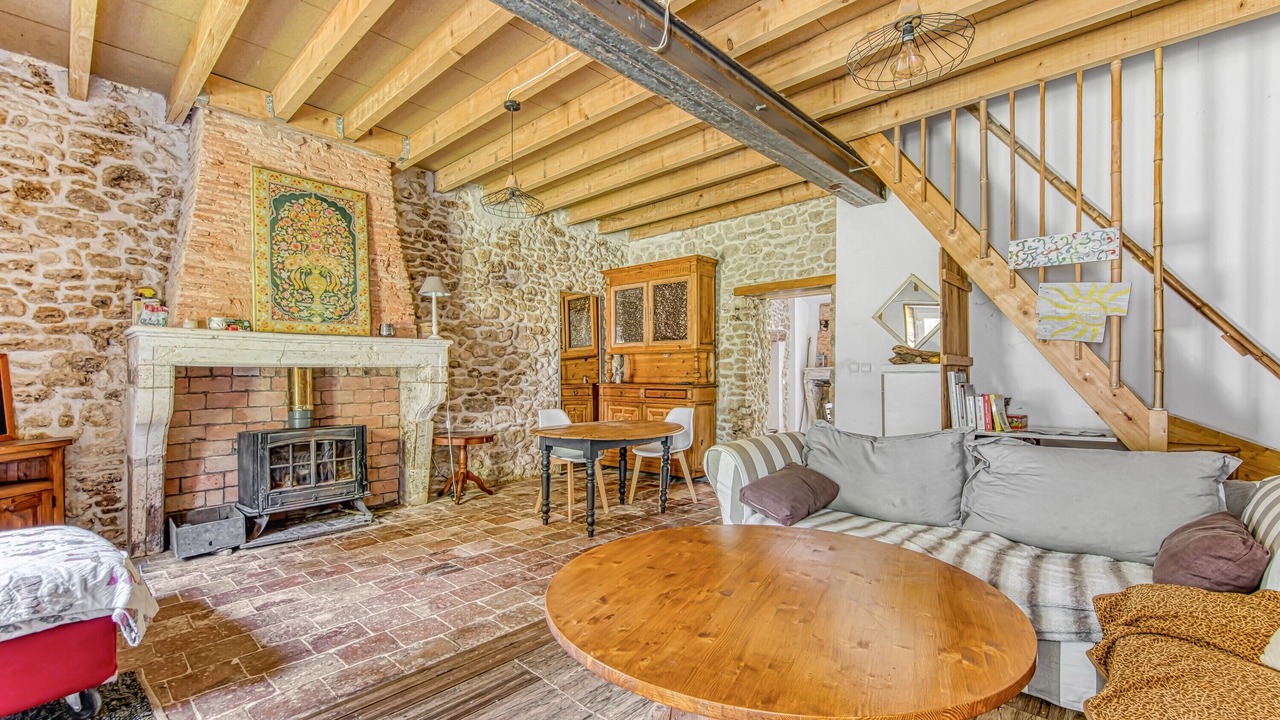 Photo of Livingroom in Saint-Germain-dEsteuil