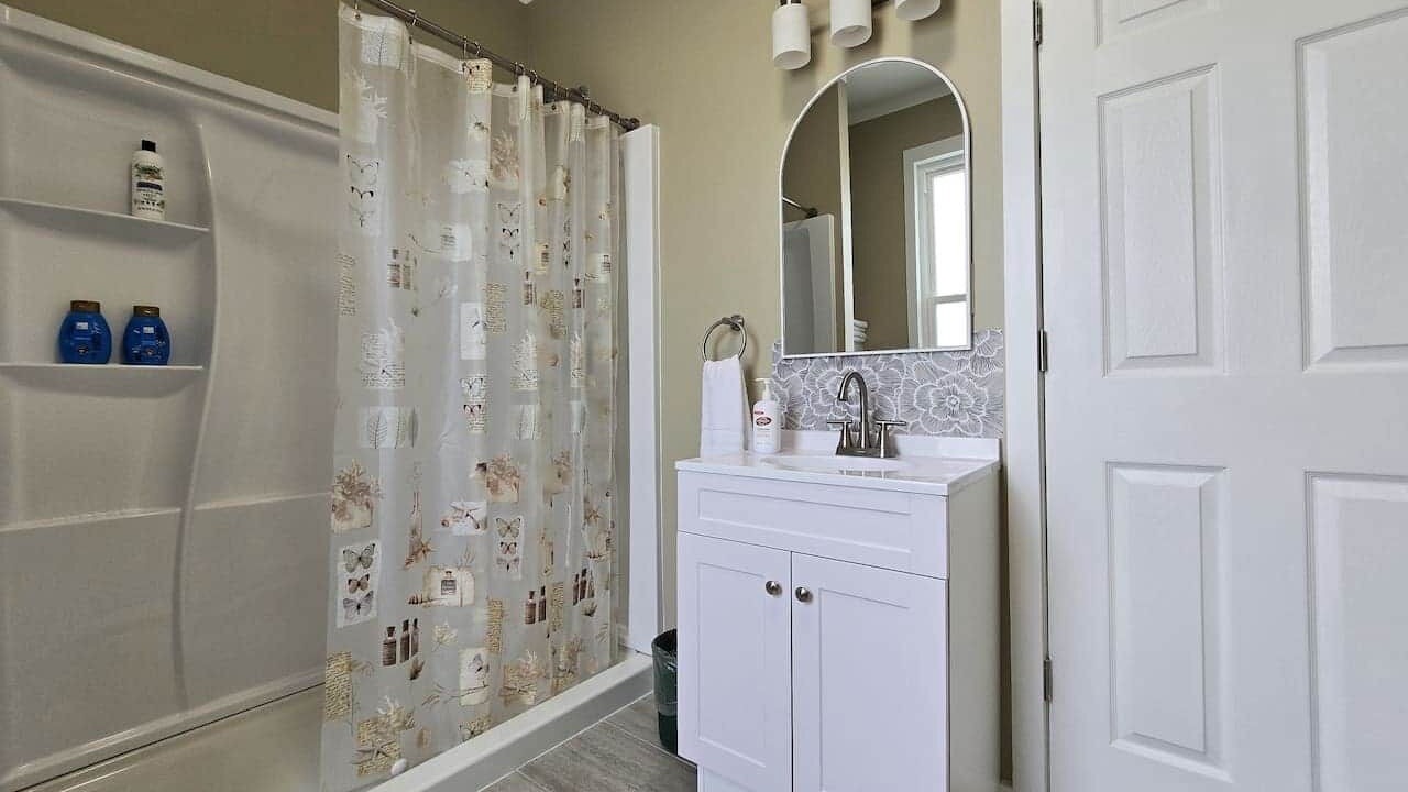 Photo of Bathroom in Downtown Niagara Falls