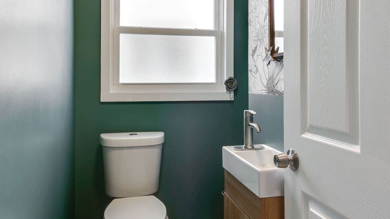 Photo of Bathroom in Downtown Niagara Falls