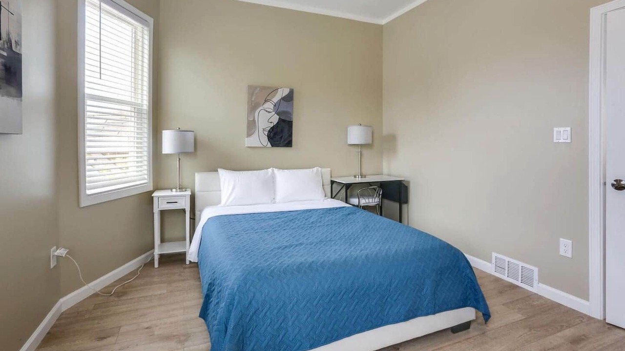 Photo of Bedroom in Downtown Niagara Falls