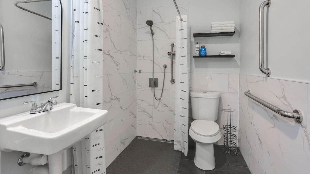 Photo of Bathroom in Downtown Niagara Falls