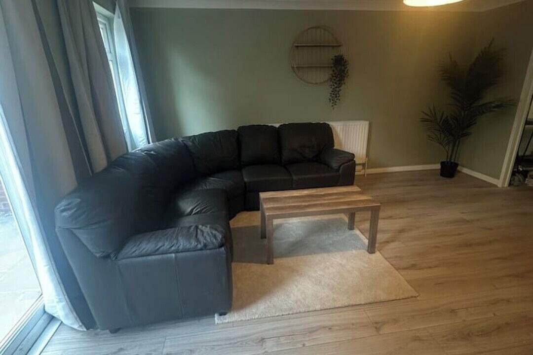 Photo of Livingroom in Crawley