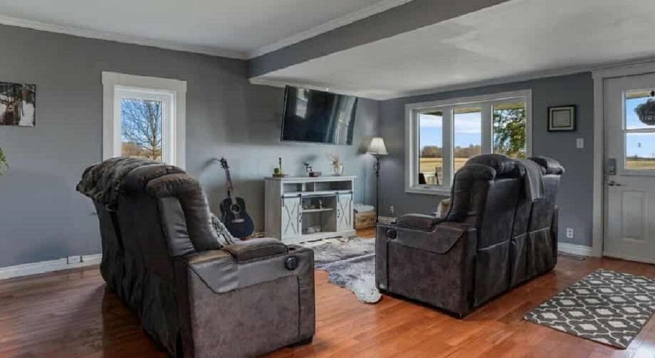 Photo of Livingroom in West Elgin