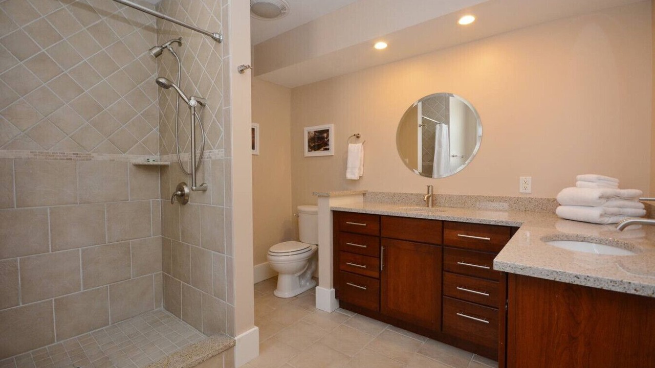 Photo of Bathroom in South Side Flats