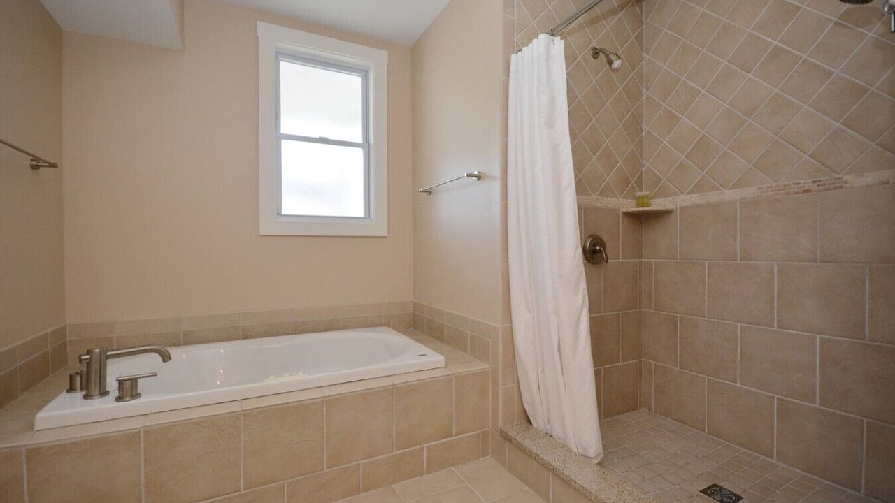 Photo of Bathroom in South Side Flats