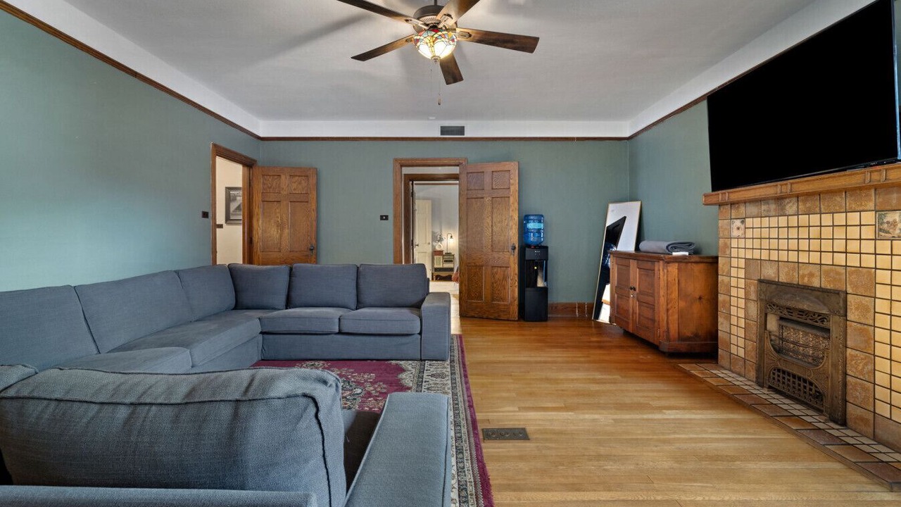 Photo of Livingroom in South Side Flats