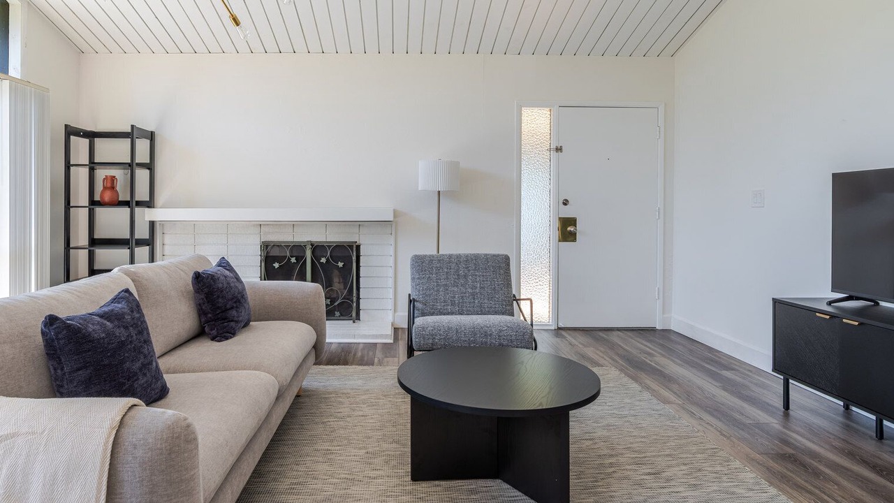 Photo of Livingroom in University South