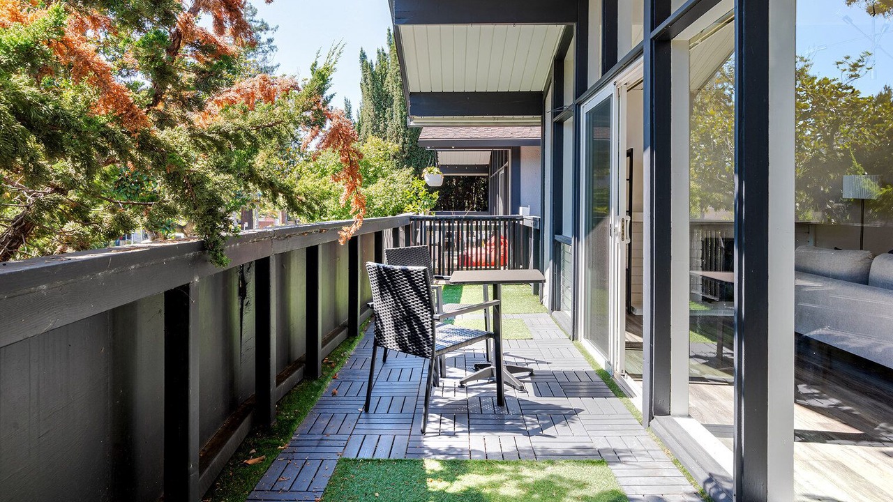 Photo of Patio Balcony in University South