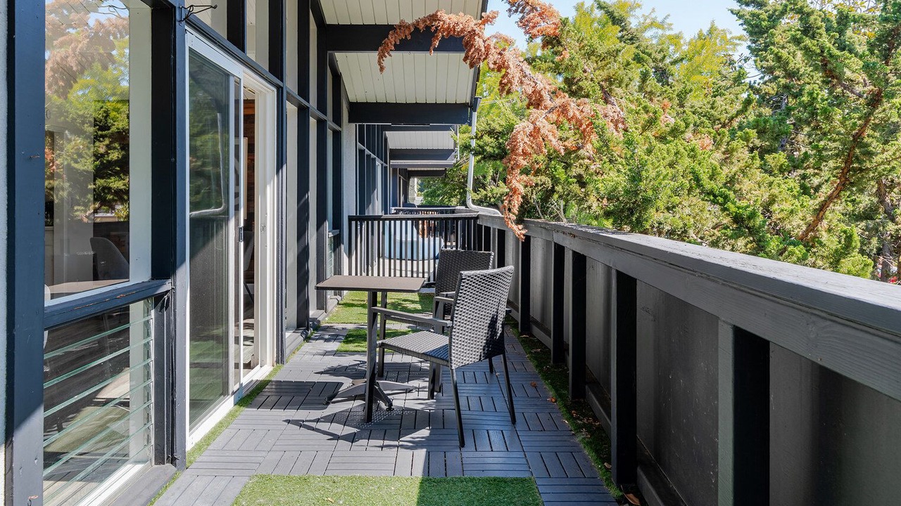 Photo of Patio Balcony in University South