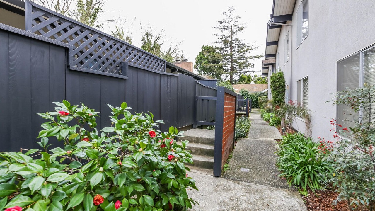 Photo of Outdoor in University South