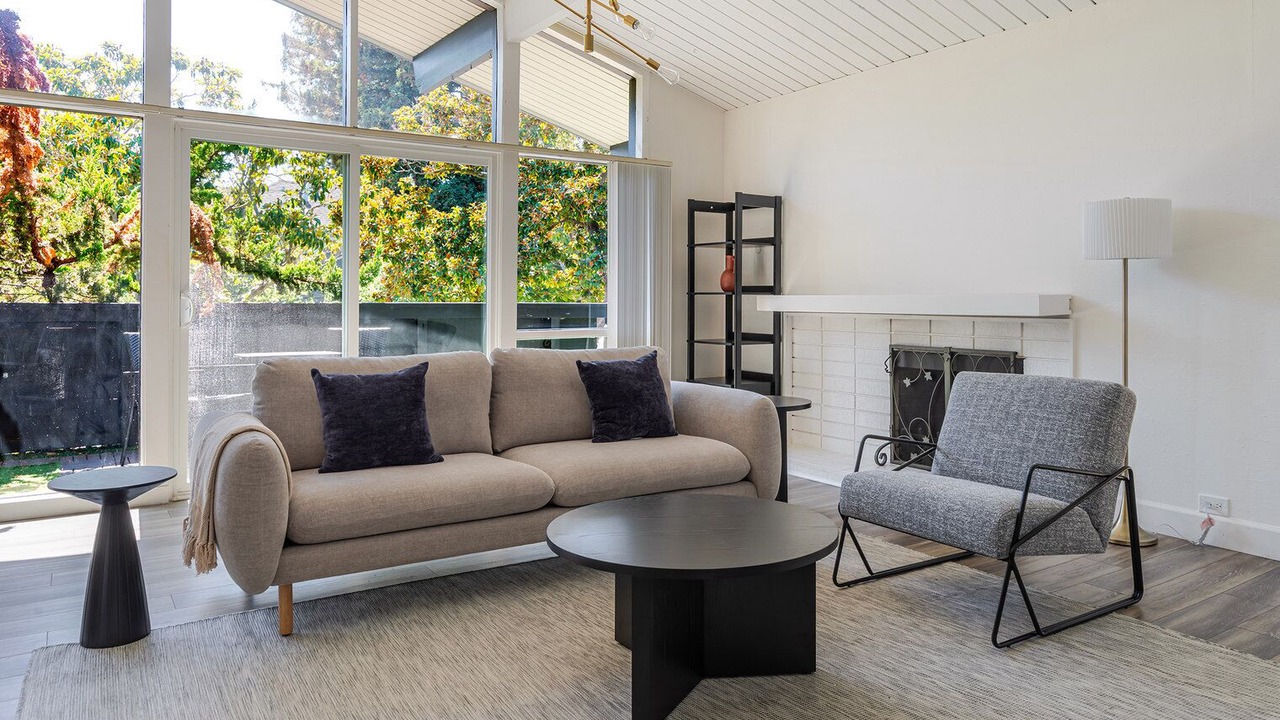 Photo of Livingroom in University South