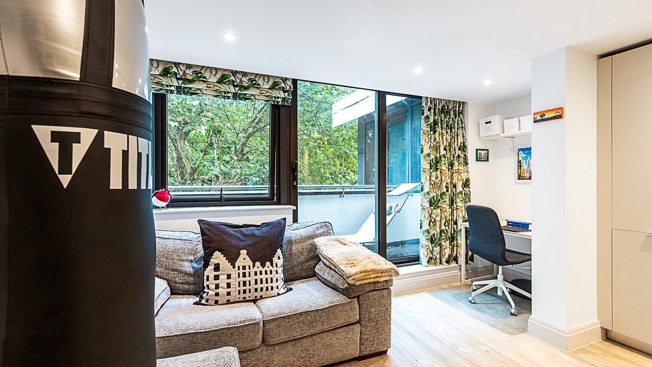 Photo of Others in Turnham Green