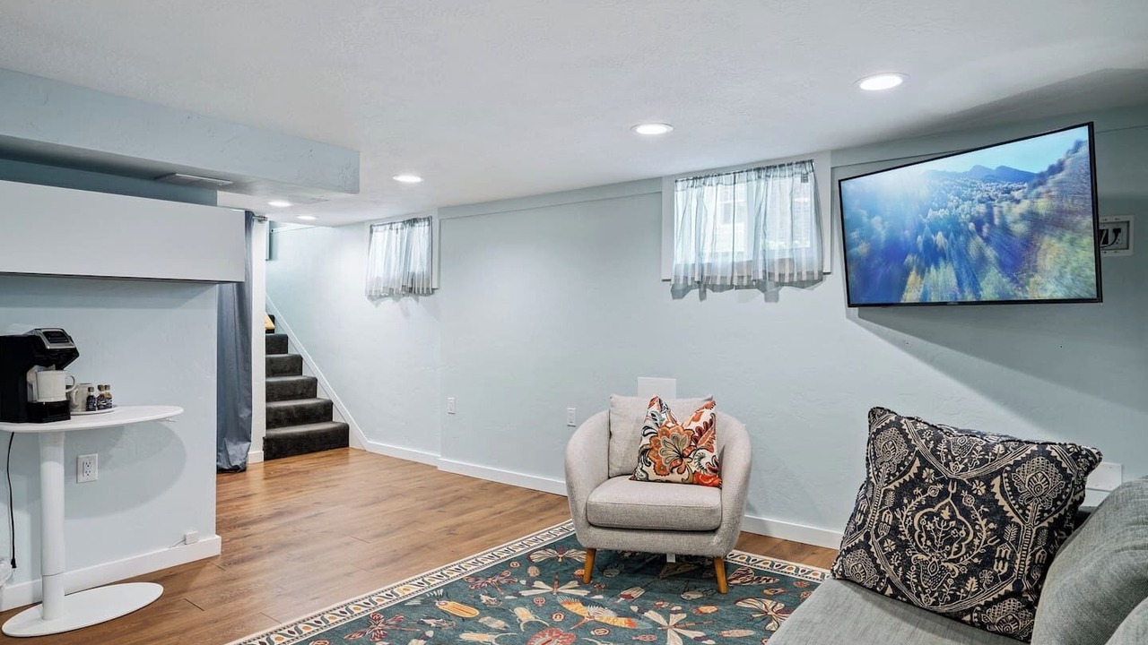 Photo of Livingroom in Depot Bench