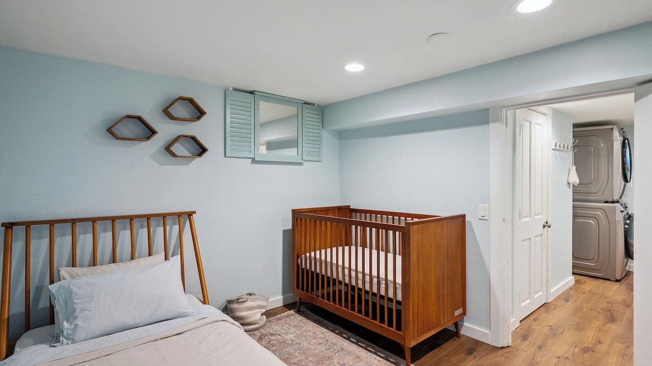 Photo of Bedroom in Depot Bench