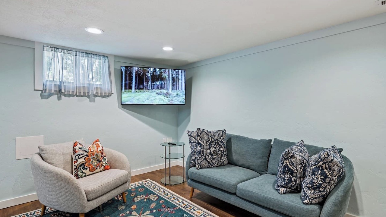 Photo of Livingroom in Depot Bench