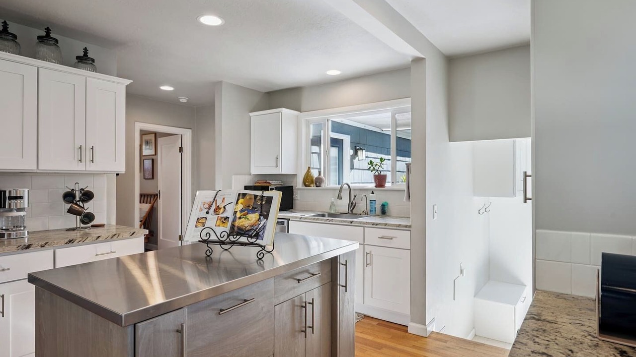 Photo of Kitchen in Depot Bench