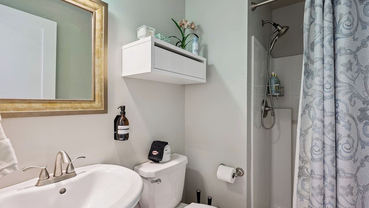 Photo of Bathroom in Depot Bench