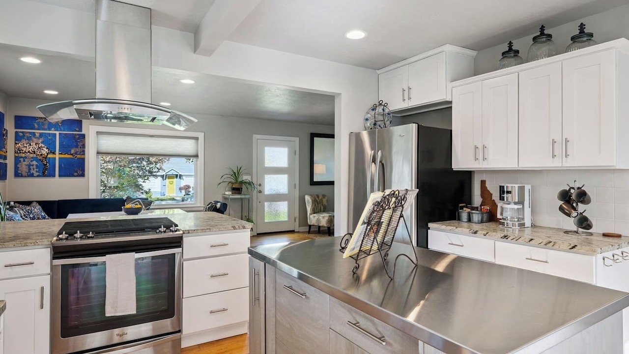 Photo of Kitchen in Depot Bench