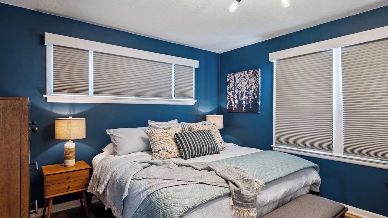 Photo of Bedroom in Depot Bench