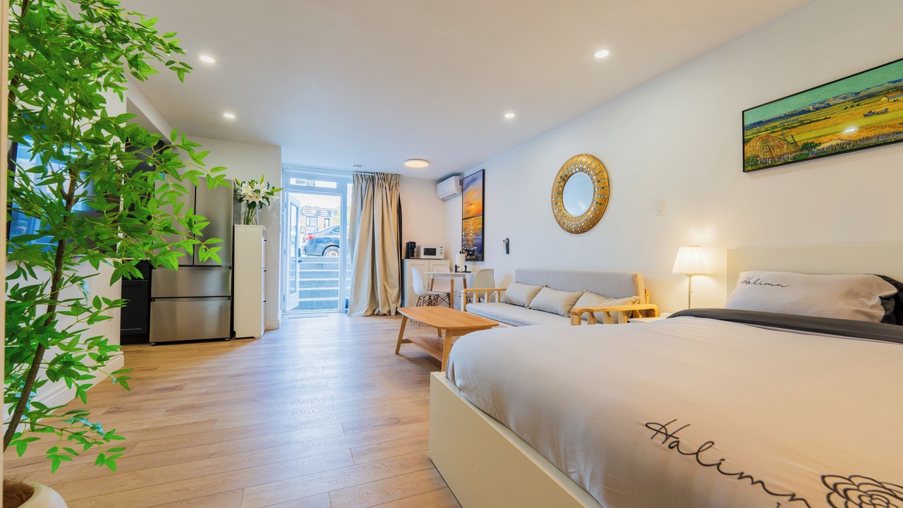 Photo of Bedroom in Cote-Des-Neiges—Notre-Dame-De-Grace