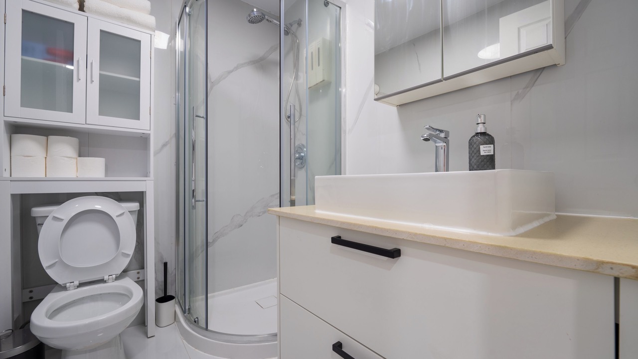 Photo of Bathroom in Cote-Des-Neiges—Notre-Dame-De-Grace
