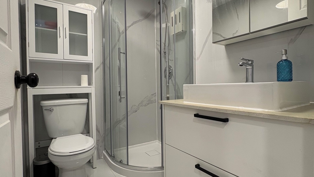 Photo of Bathroom in Cote-Des-Neiges—Notre-Dame-De-Grace