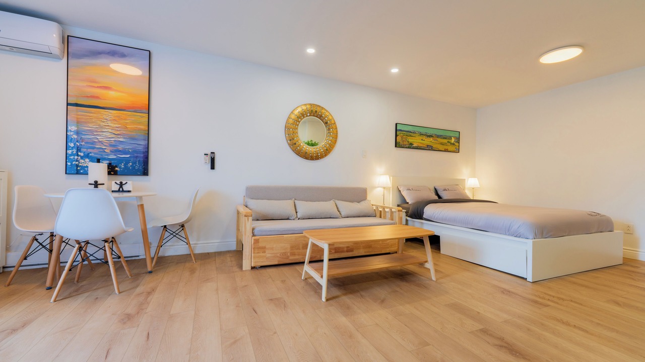Photo of Bedroom in Cote-Des-Neiges—Notre-Dame-De-Grace