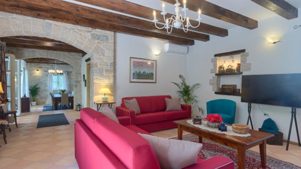 Photo of Livingroom in Tinjan