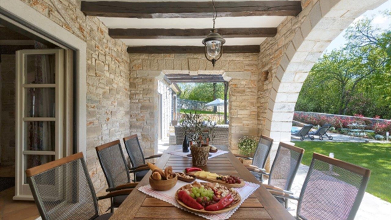 Photo of Outdoor in Tinjan