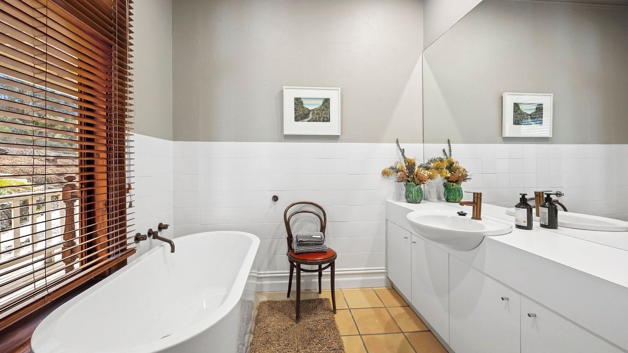 Photo of Bathroom in Lorne