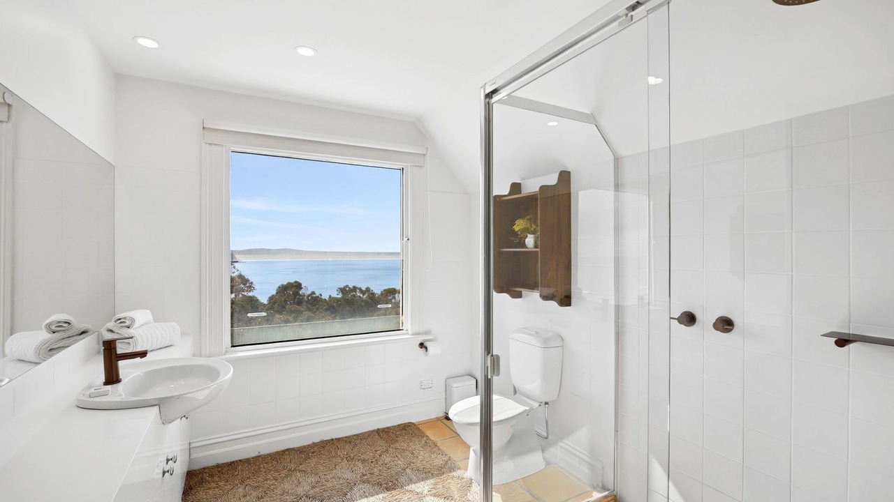 Photo of Bathroom in Lorne