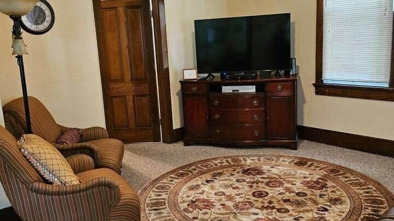 Photo of Livingroom in Carlyle