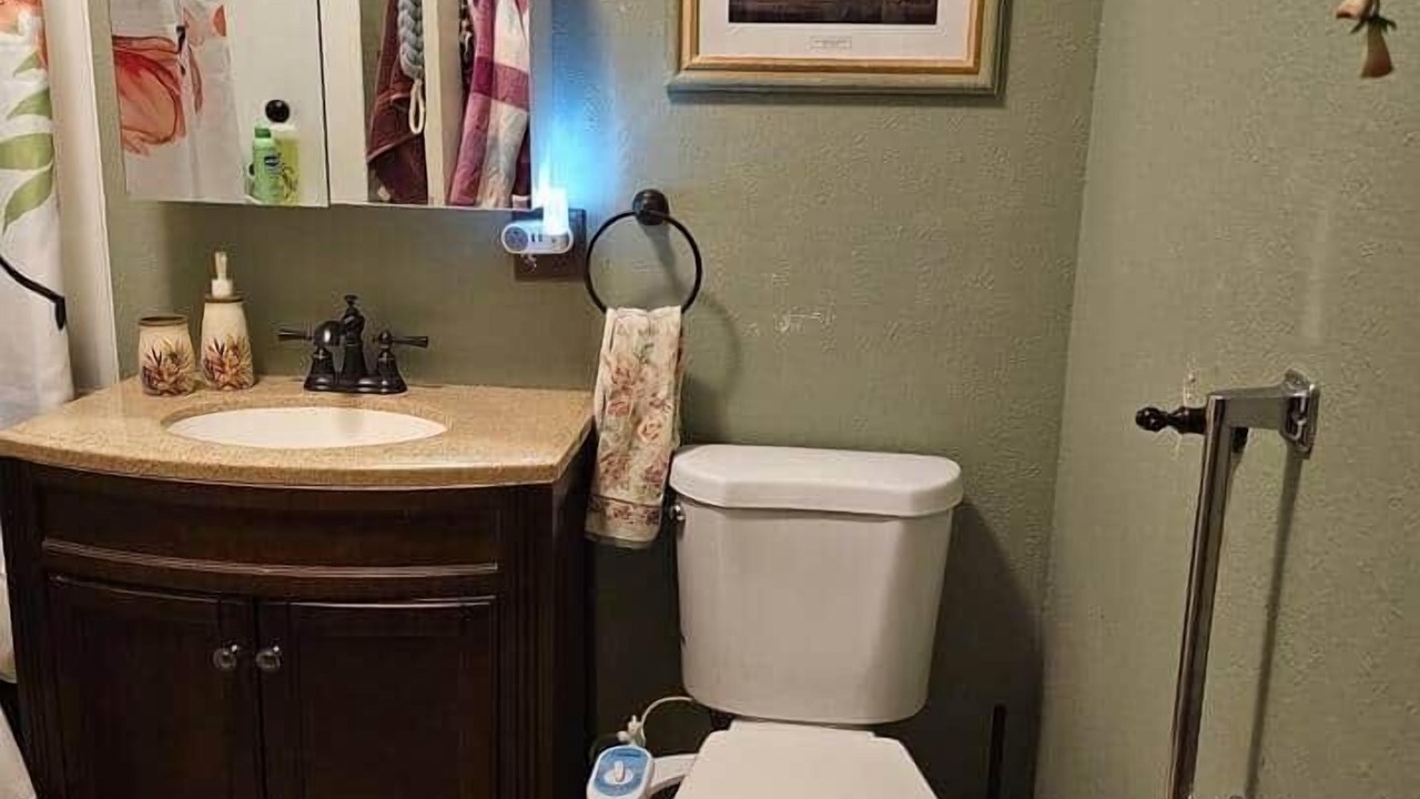 Photo of Bathroom in Carlyle