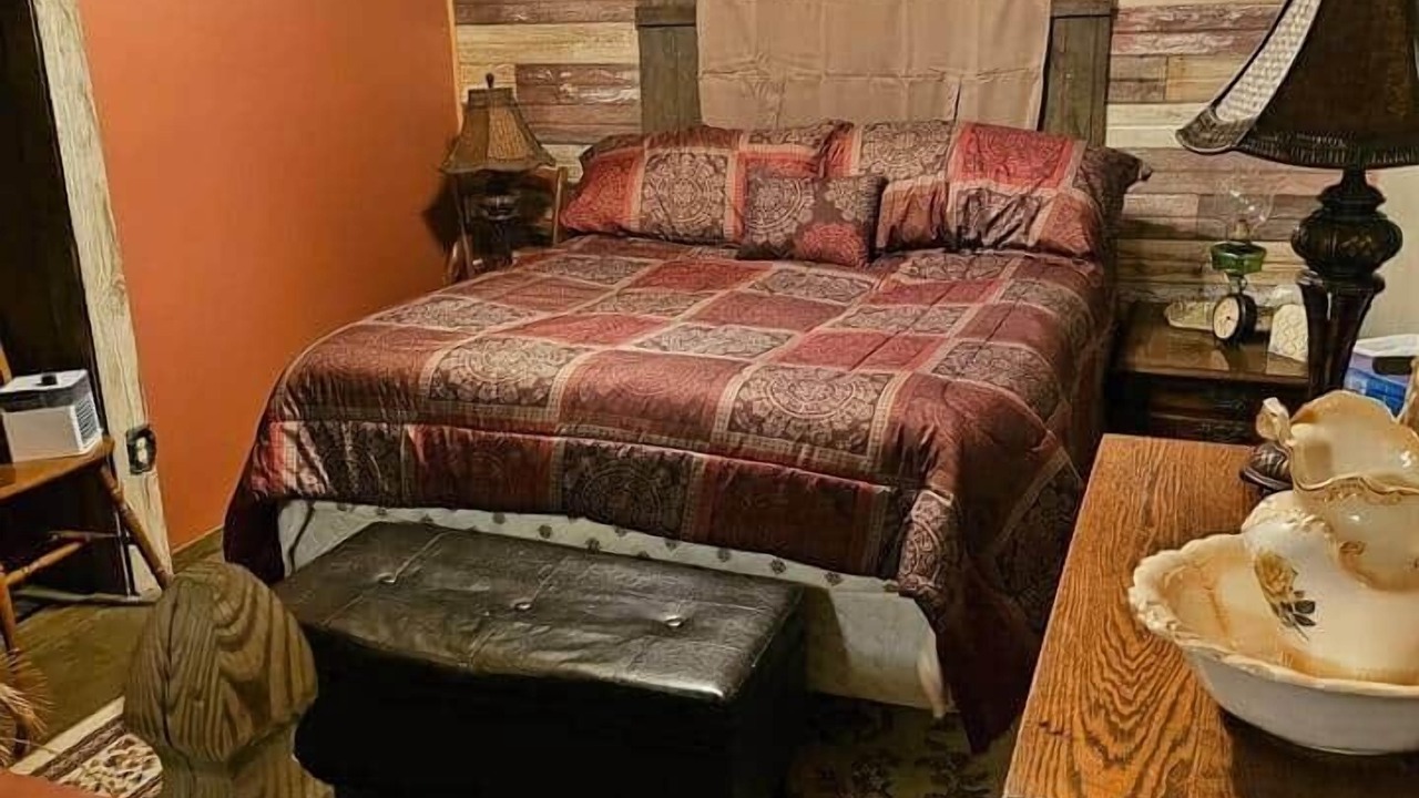Photo of Bedroom in Carlyle