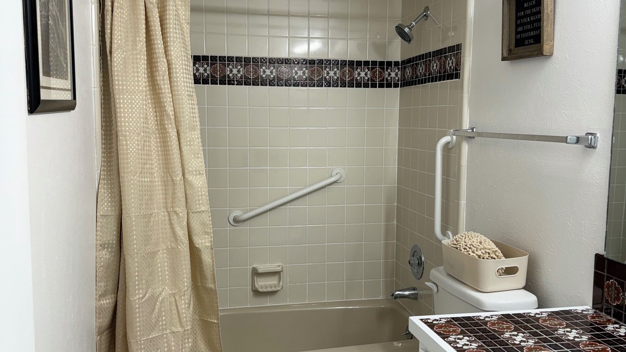 Photo of Bathroom in Sandia Heights South