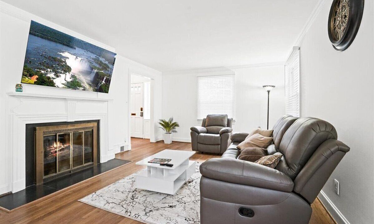 Photo of Livingroom in Bethesda