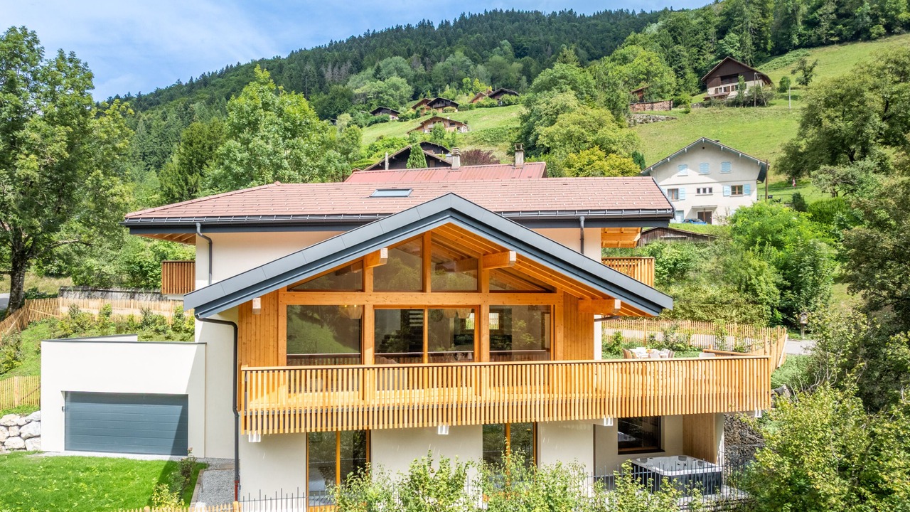 Photo of Outdoor in Thones