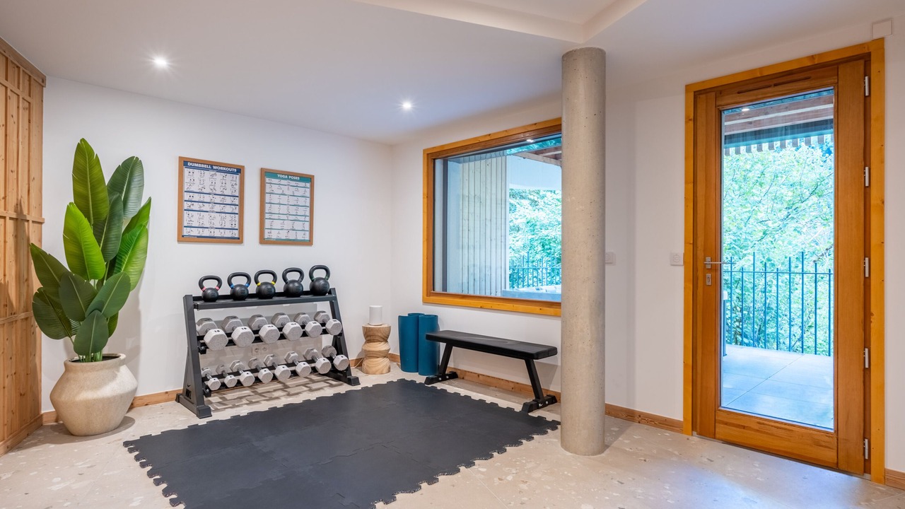 Photo of Others in Thones