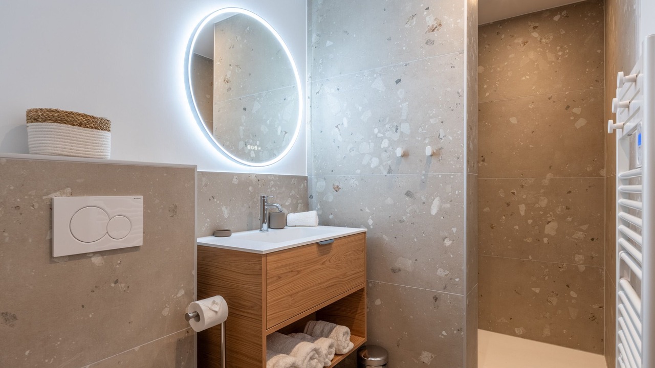 Photo of Bathroom in Thones